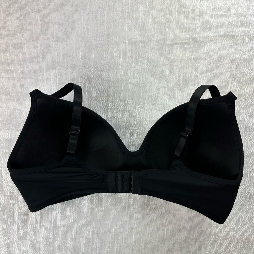 Echo Black Plunge Bra with Adjustable Straps - Picture 2 of 3